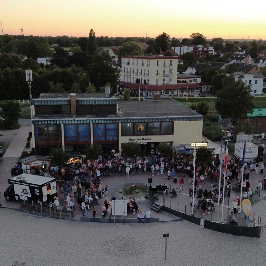 Luftbild vom Strand Dahme bei Abenddämmerung