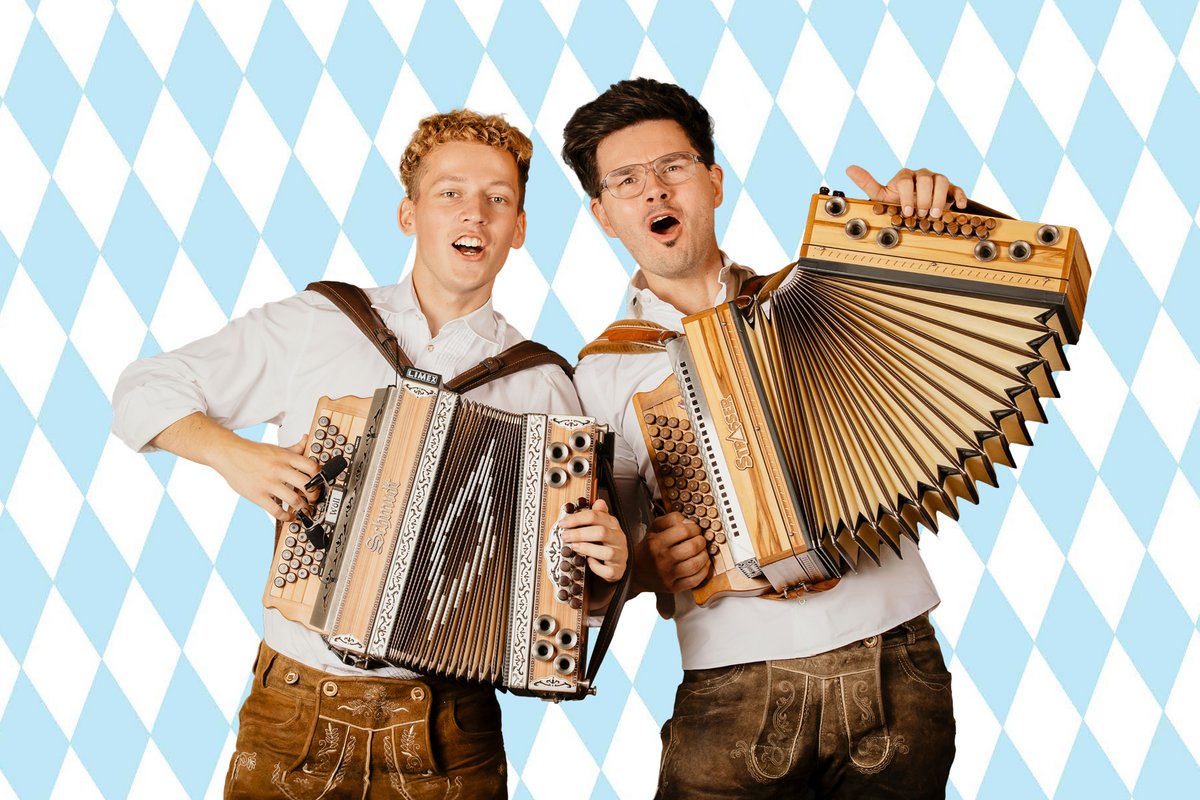 2 Akkordeon spielende Männer