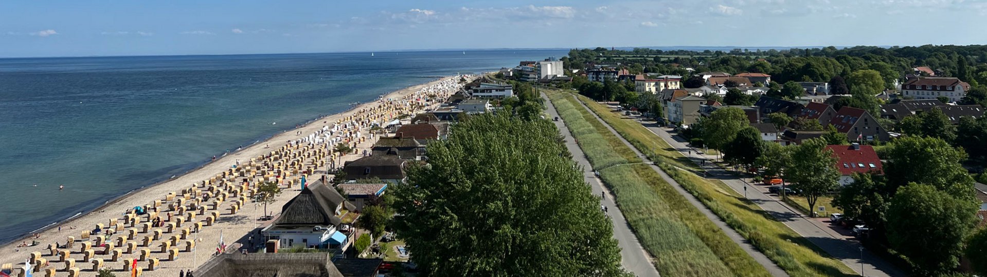Ein Luftbild vom Strand Dahme bei Sonnenschein